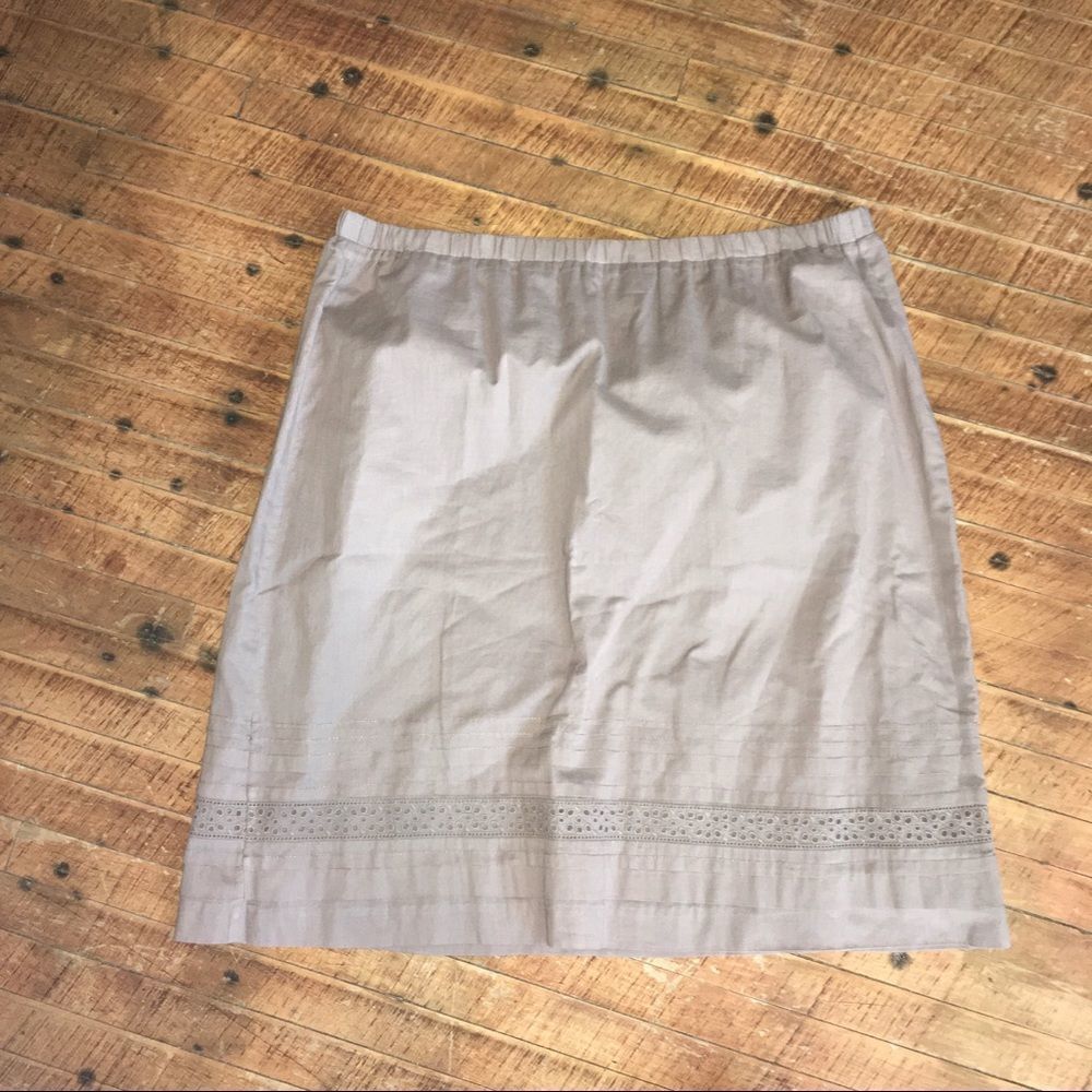 Eddie Bauer tan elastic waist knee length skirt